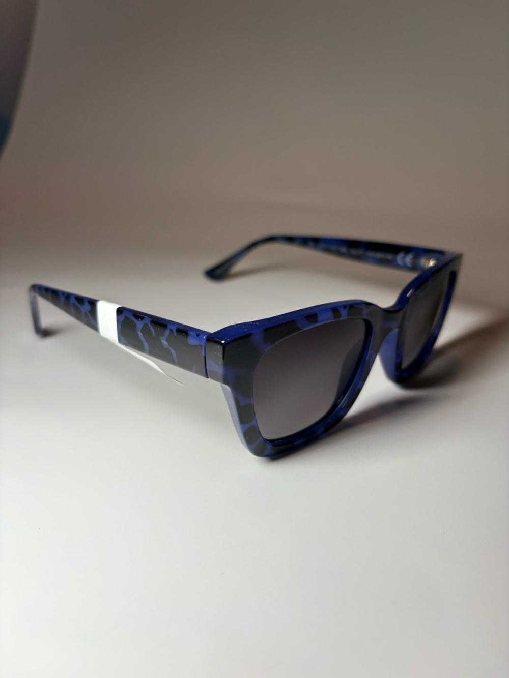 Women’s Christian Siriano Blue Tortoiseshell Oversized Sunglasses - Picture 6 of 9